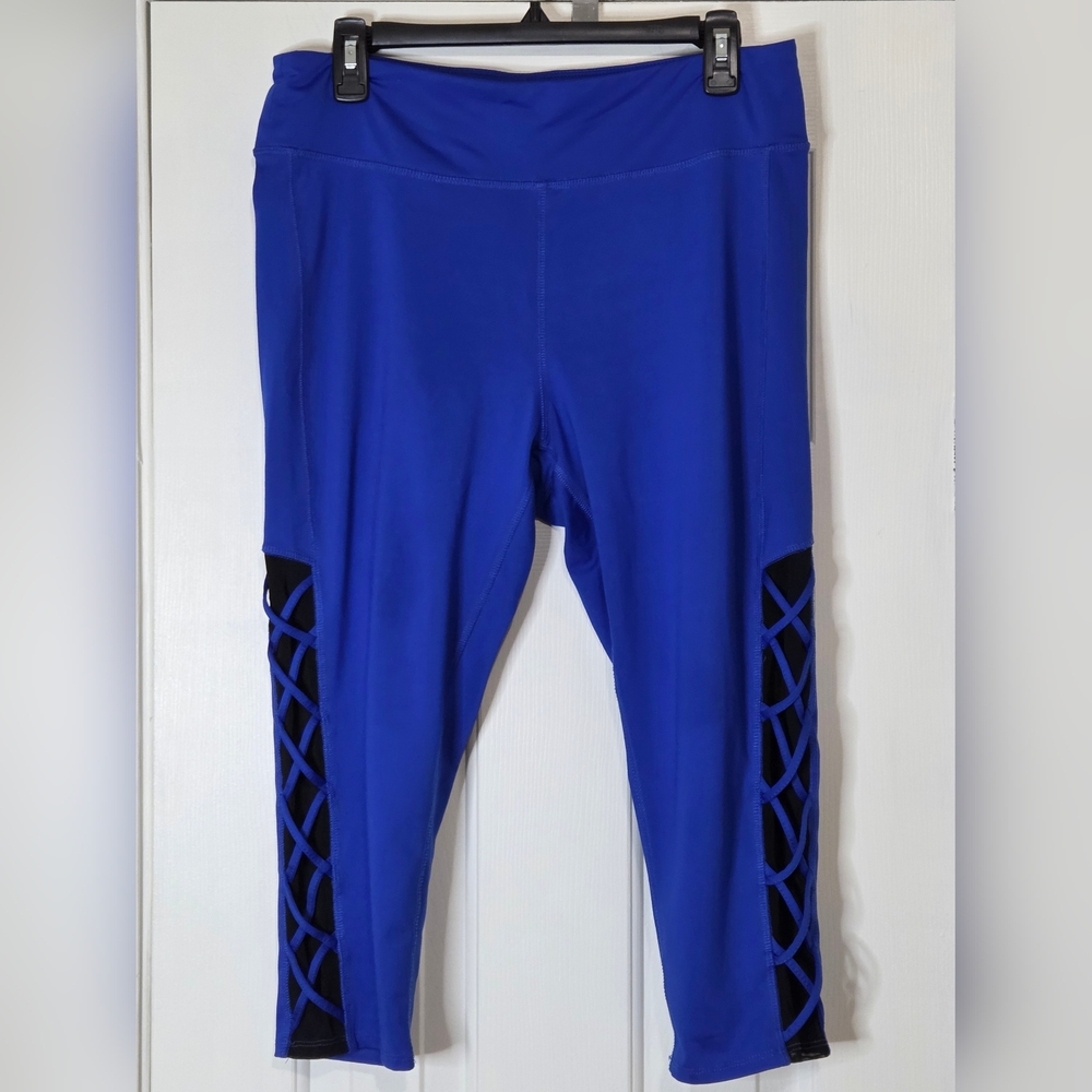 Xersion Women's Mesh Lattice Side Cutout Active Capri Leggings Blue/Black Size L - Picture 2 of 9